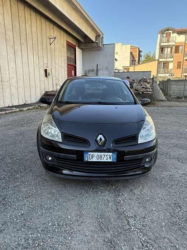 Usata Renault Clio II LE 75 CV (55 kW) 2008 Berlina