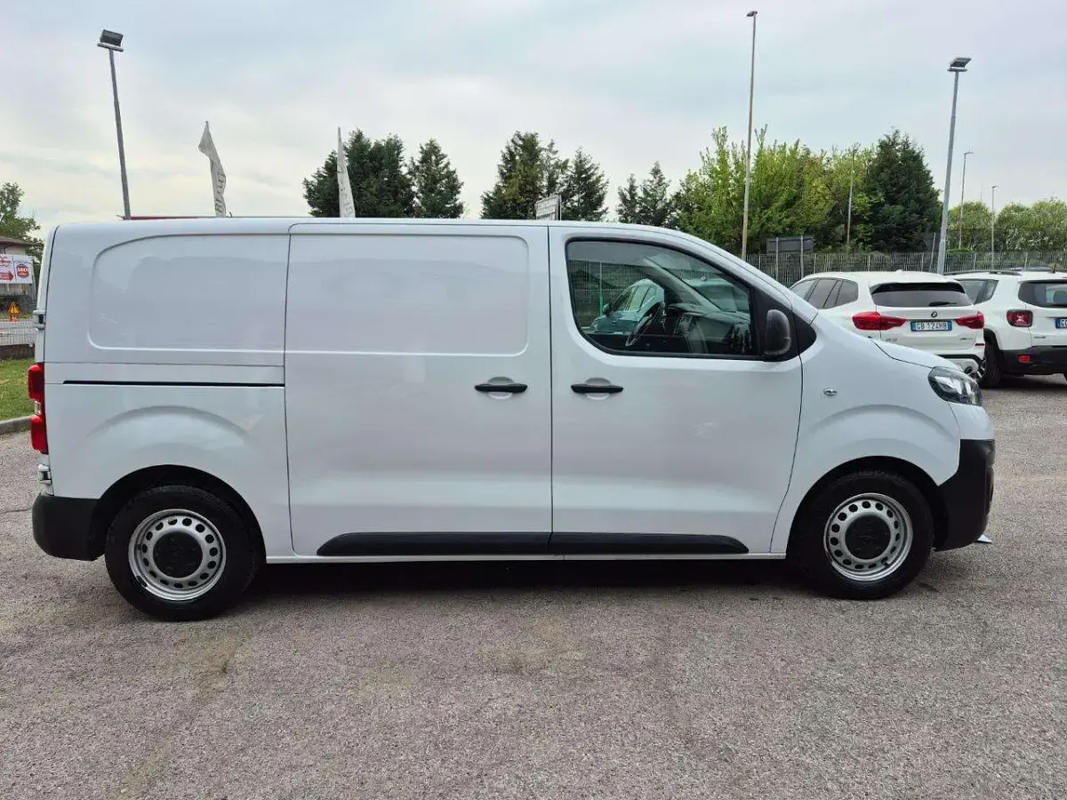 Usata Opel Vivaro Enjoy 120 CV (88 kW) 2023 Bianco Monovolume