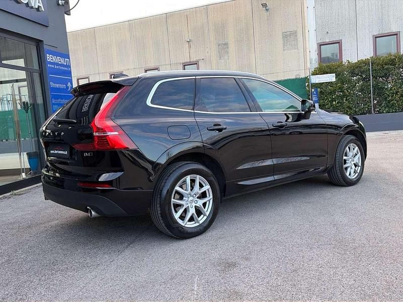 Usata Volvo XC60 Momentum 197 CV (144 kW) 2021 Nero SUV