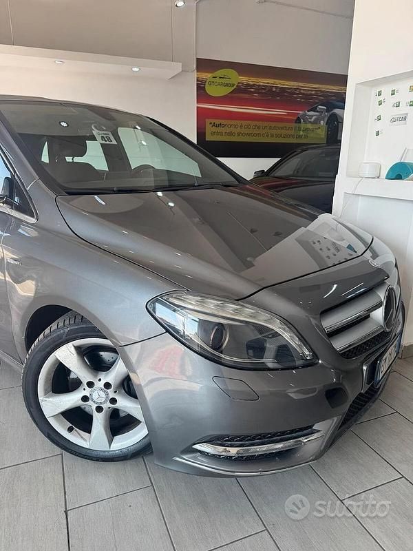 Usata Mercedes B180 Premium 109 CV (80 kW) 2012 Grigio Utilitaria