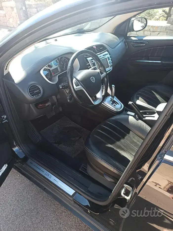 Usata Lancia Delta 120 CV (88 kW) 2011 Utilitaria