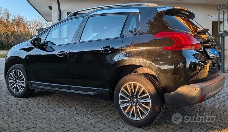 Usata Peugeot 2008 Active 68 CV (50 kW) 2014 Nero SUV