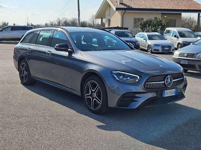 Usata Mercedes E300 Premium 265 CV (194 kW) 2022 Grigio Station wagon