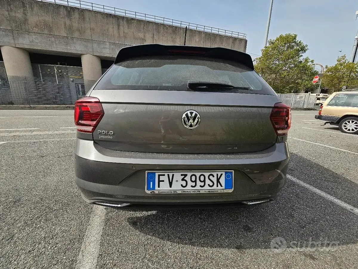 Usata VW Polo R-line 95 CV (69 kW) 2019 Grigio Utilitaria