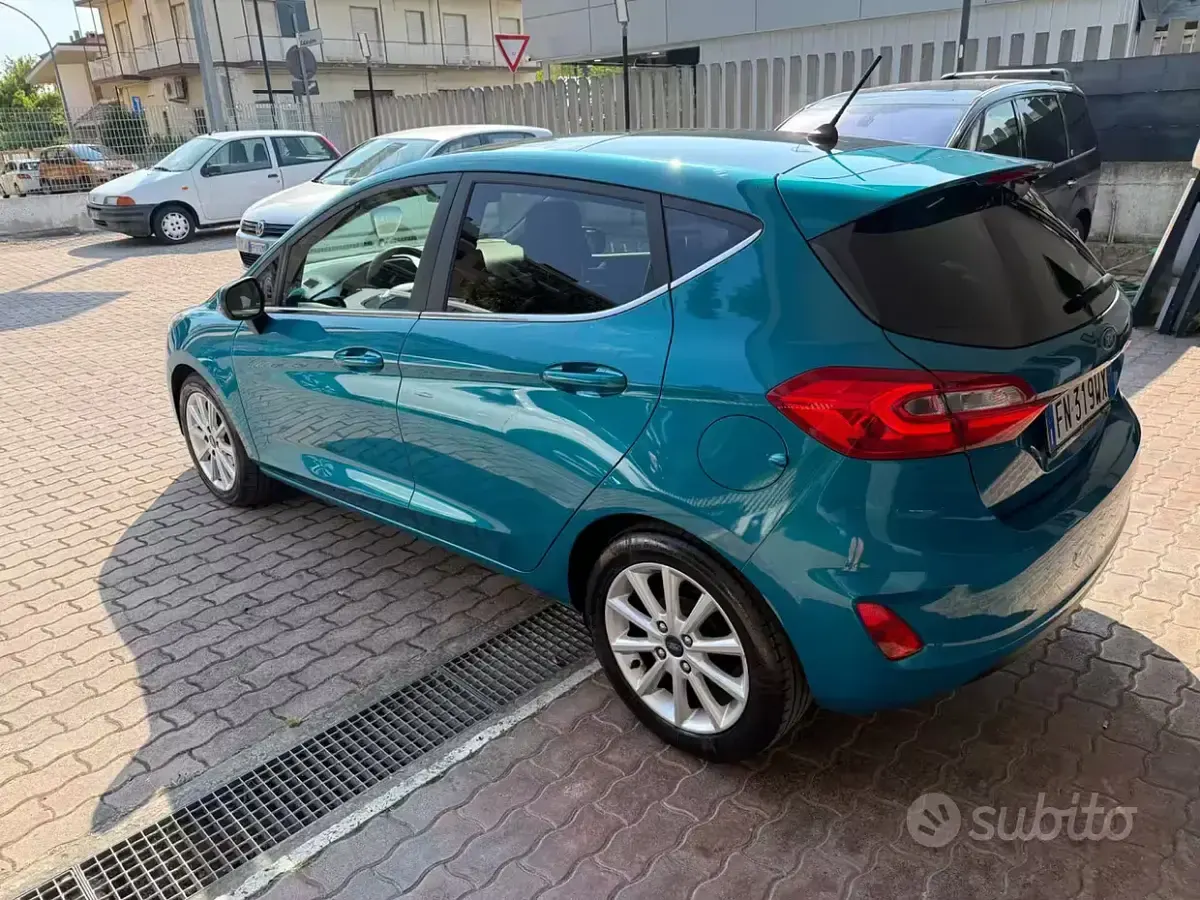 Usata Ford Fiesta Titanium 85 CV (62 kW) 2018 Bluazzurro Utilitaria