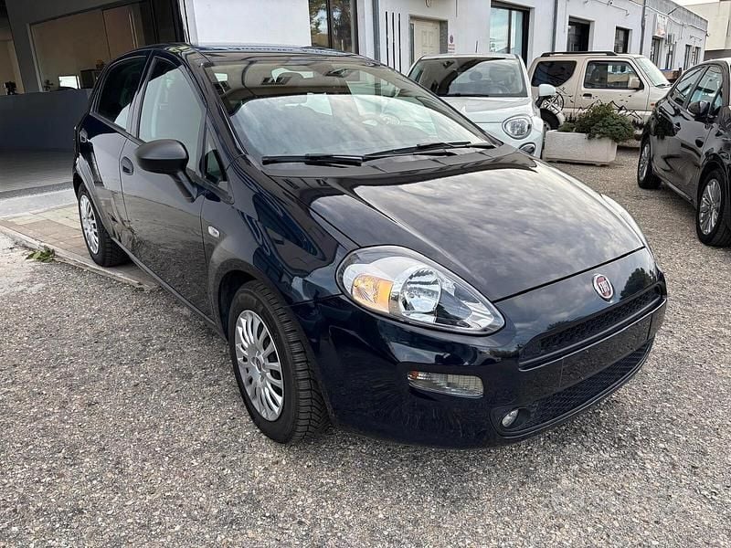 Usata Fiat Punto Street 95 CV (69 kW) 2018 Blu Utilitaria