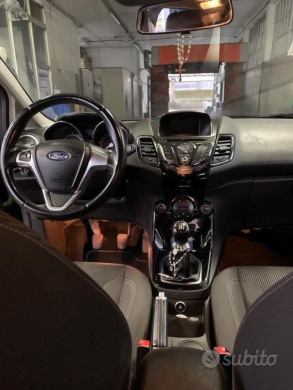 Usata Ford Fiesta Titanium 92 CV (67 kW) 2016 Nero Berlina
