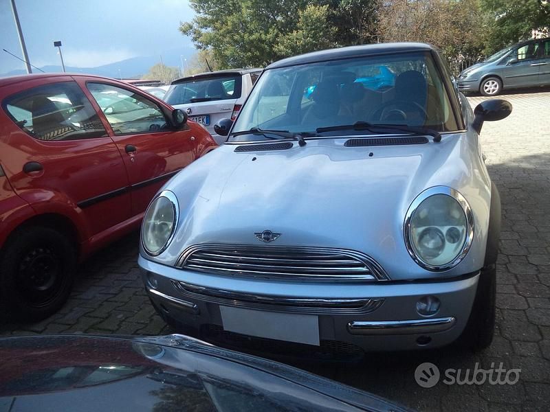 Usata Mini Cooper 115 CV (84 kW) 2004 Grigio Utilitaria