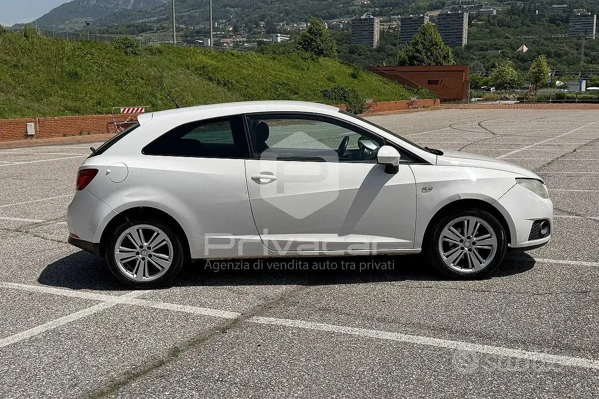 Usata Seat Ibiza Style 90 CV (66 kW) 2009 Bianco Coupé
