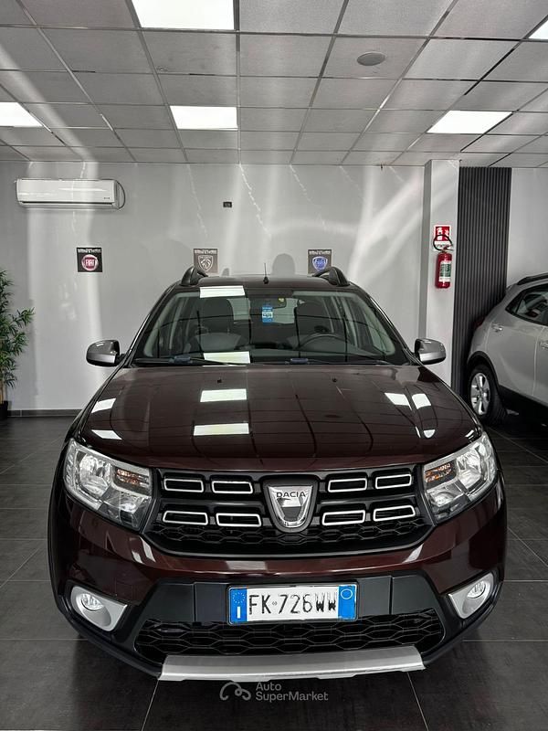 Usata Dacia Sandero 90 CV (66 kW) 2017 Marrone Berlina