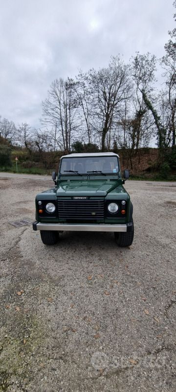 Usata Land Rover Defender 86 CV (63 kW) 2001 Verde SUV
