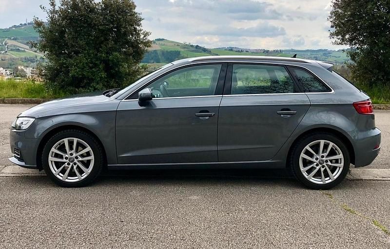 Grigio Usata 2019 Audi A3 Admired Station wagon | 18.500 € (Buon prezzo) - Immagine 1/4