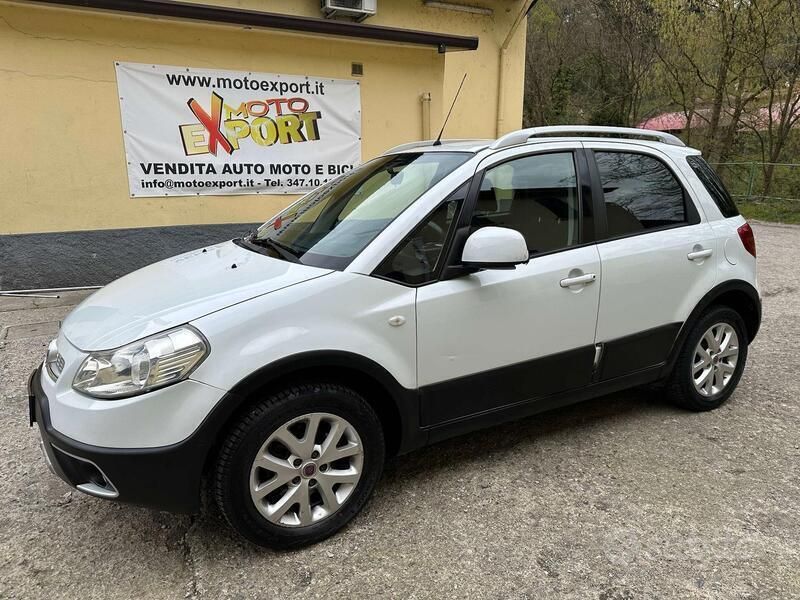 Usata Fiat Sedici 120 CV (88 kW) 2009 Bianco SUV