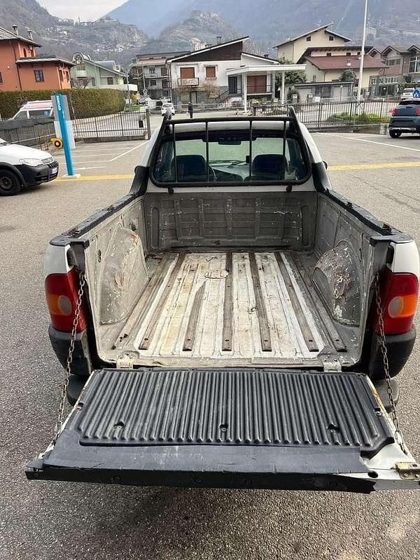 Usata Fiat Strada 63 CV (46 kW) 2001 Bianco Pick-up