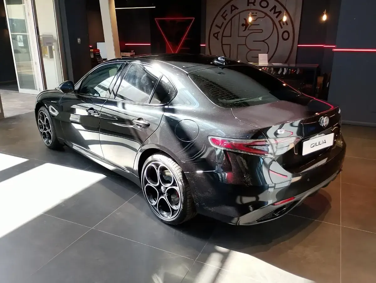 Nuova Alfa Romeo Giulia Veloce 280 CV (205 kW) 2025 Nero Berlina