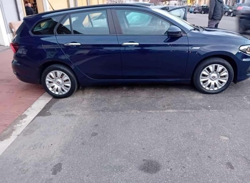 Blu/azzurro Usata 2019 Fiat Tipo Business Tre volumi | 8600 € (Cara) - Immagine 1/4