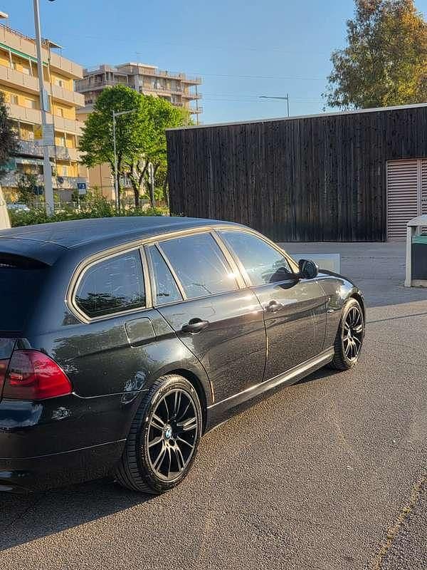 Usata BMW 318 Efficient Dynamics 144 CV (105 kW) 2010 Nero Station wagon