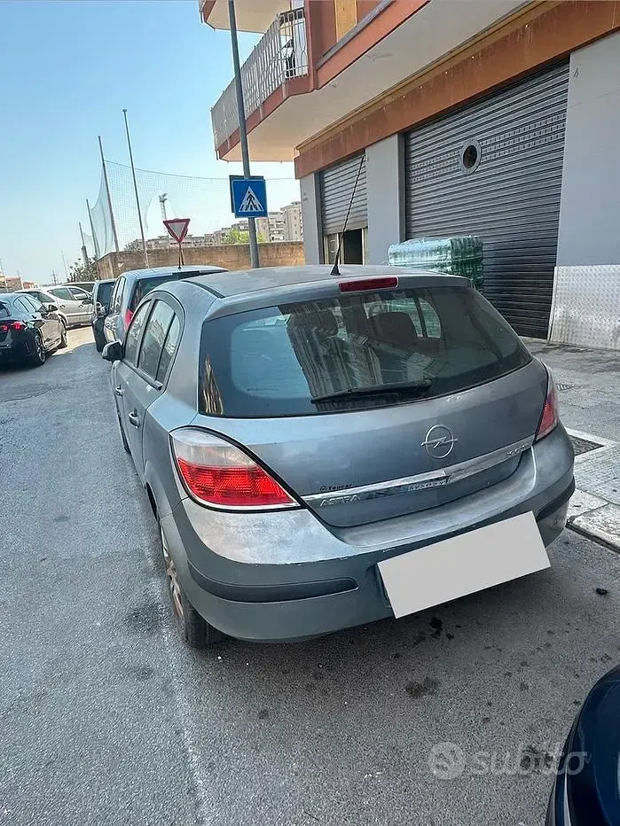 Usata Opel Astra 120 CV (88 kW) 2007 Grigio Berlina