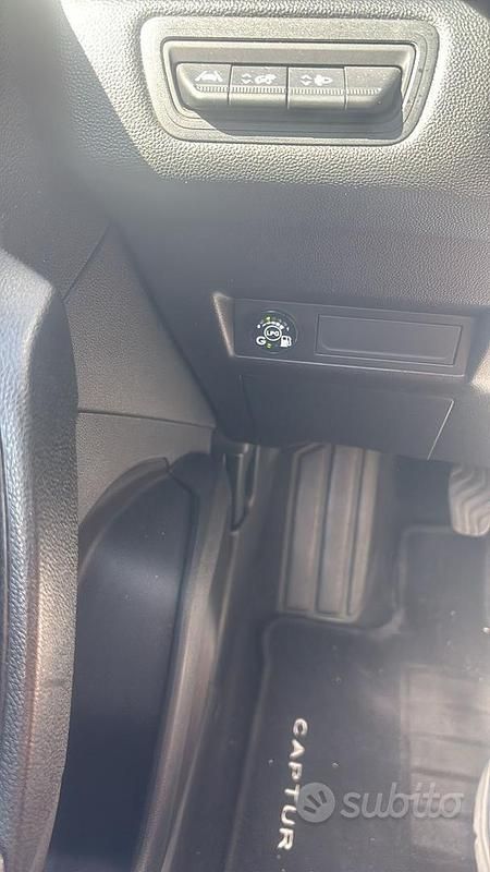 Usata Renault Captur 101 CV (74 kW) 2021 Bianco SUV