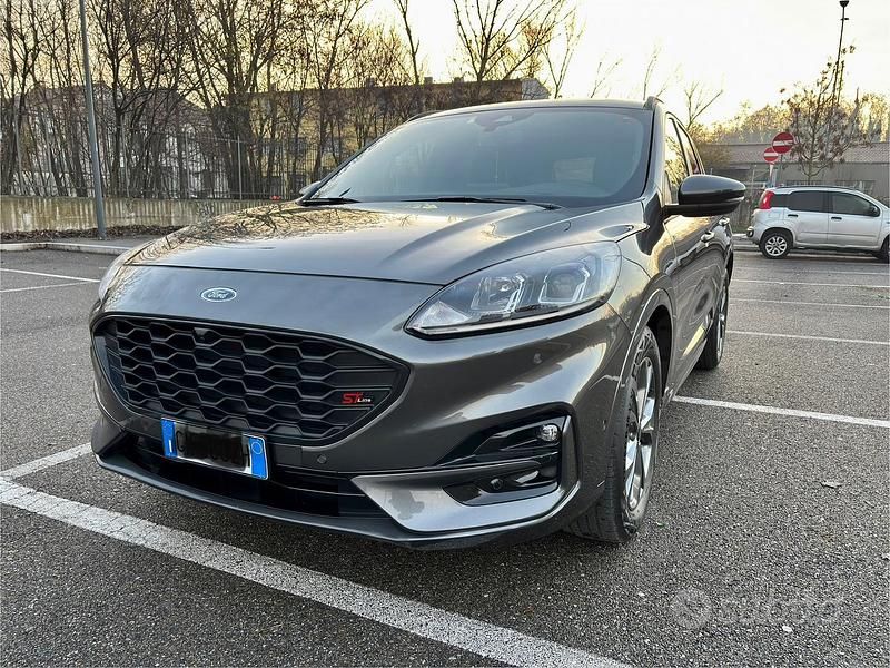 Usata Ford Kuga ST-Line 150 CV (110 kW) 2023 Grigio SUV
