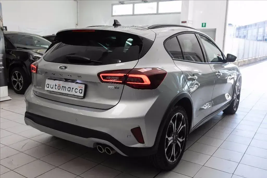 Usado Ford Focus Active 125 CV (91 kW) 2023 Plateado SUV