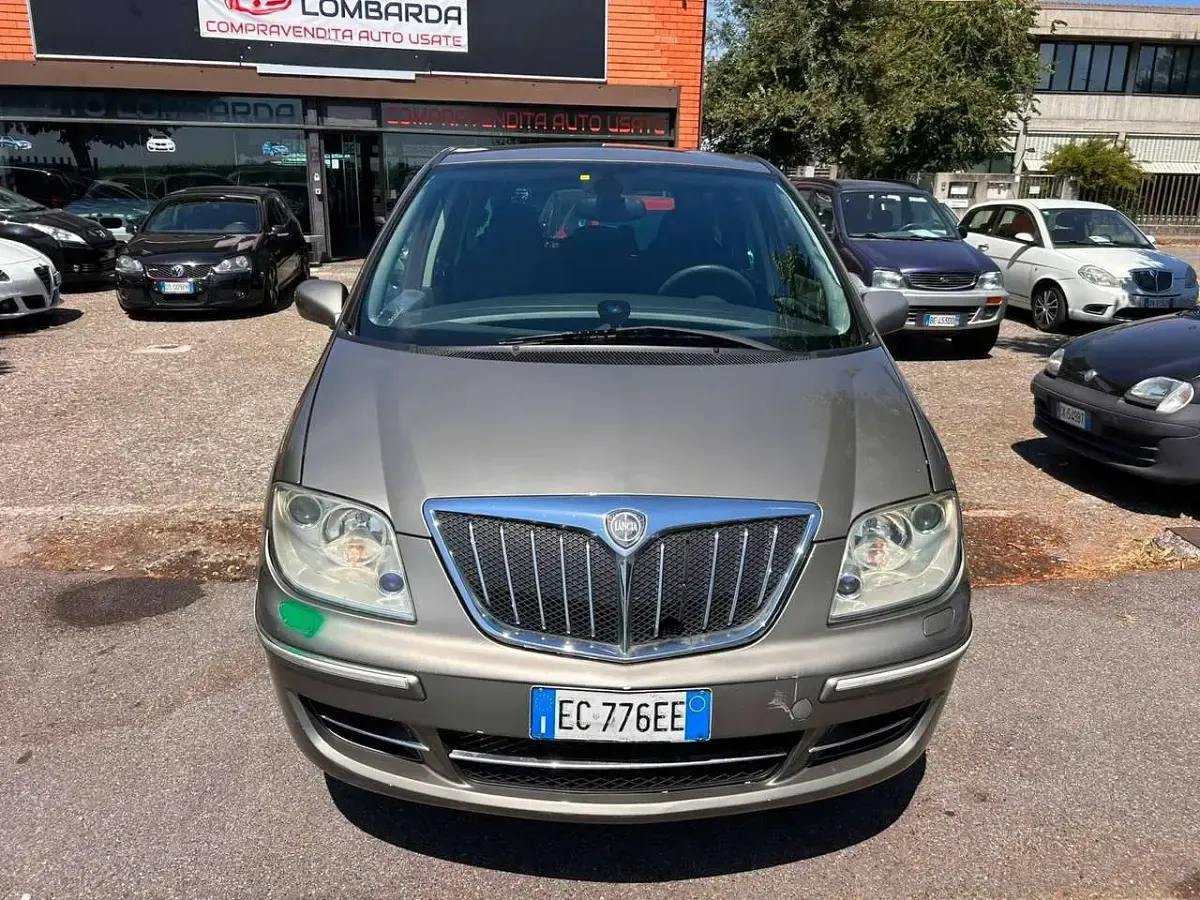 Usata Lancia Phedra 170 CV (125 kW) 2010 Grigio Monovolume