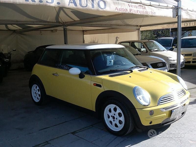 Usata Mini Cooper 116 CV (85 kW) 2002 Giallo Utilitaria