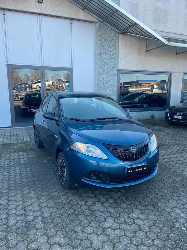 Usata Lancia Ypsilon Silver 69 CV (50 kW) 2023 Blu/azzurro Utilitaria