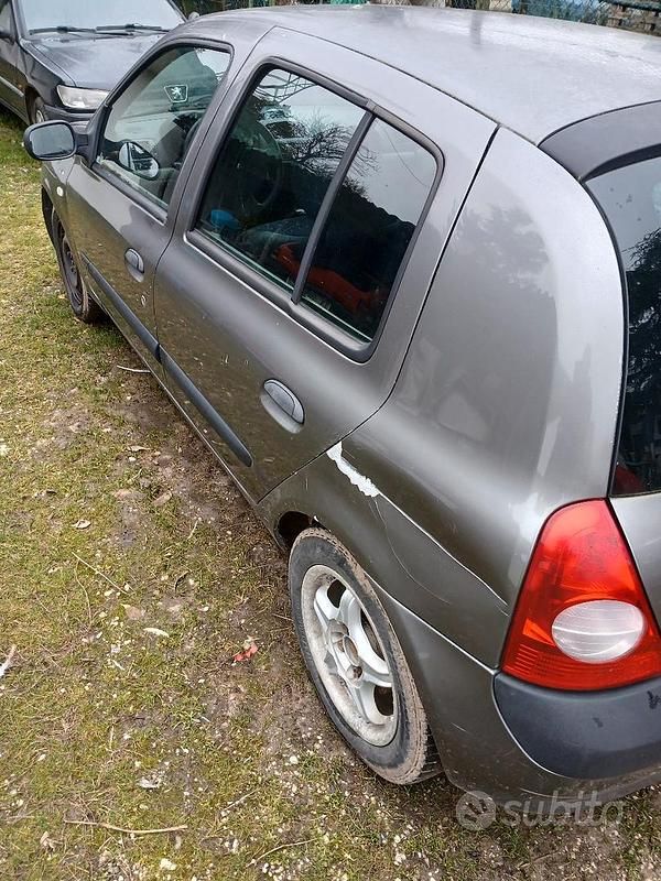 Usata Renault Clio II 2004 Berlina