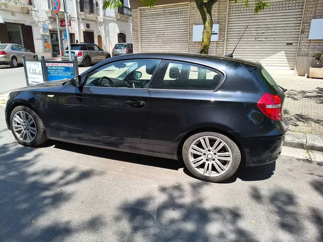 Usata BMW 118 143 CV (105 kW) 2010 Nero Utilitaria