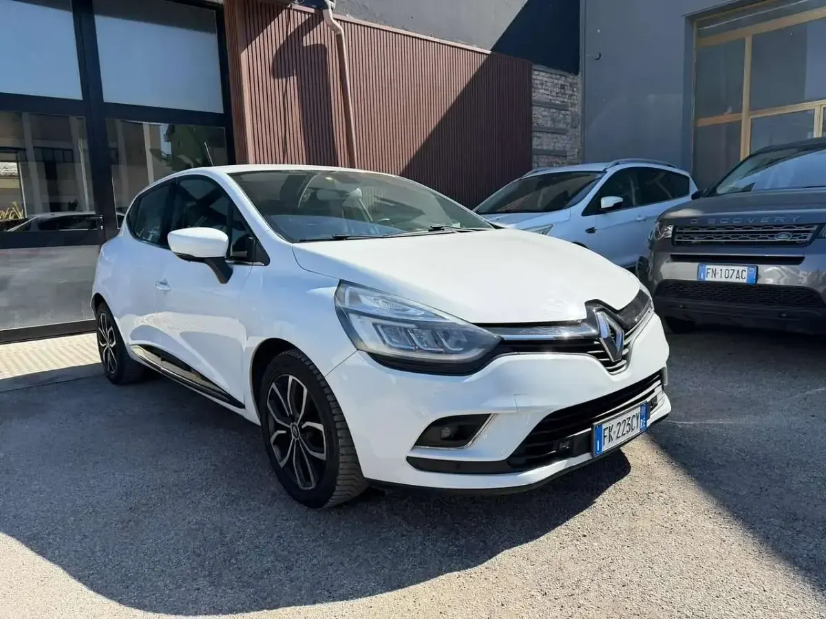 Usata Renault Clio Intens 75 CV (55 kW) 2017 Bianco Station wagon