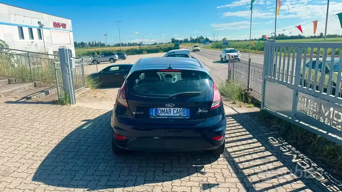 Usata Ford Fiesta 75 CV (55 kW) 2014 Bluazzurro Utilitaria