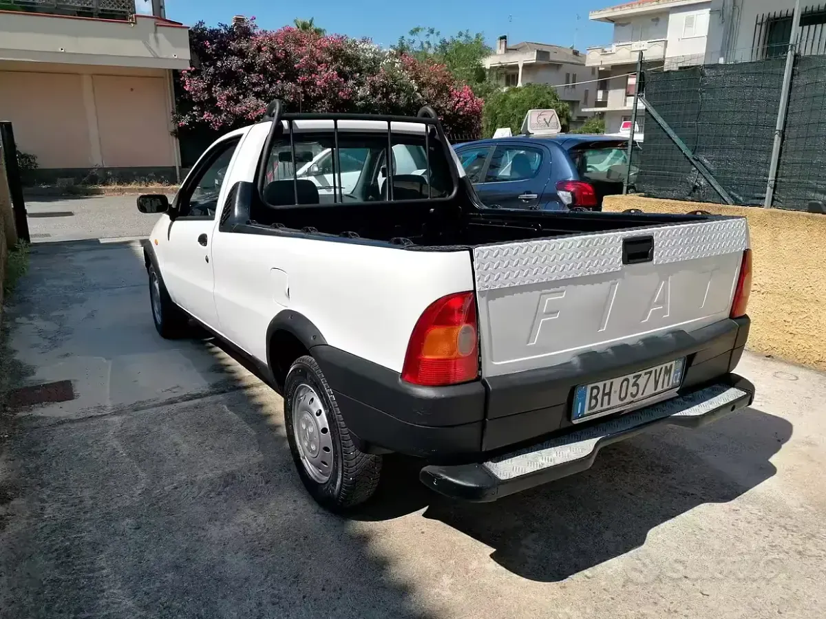 Usata Fiat Strada 69 CV (50 kW) 2000 Bianco Pick-up