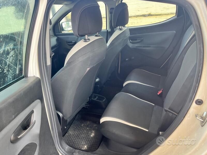 Usata Lancia Ypsilon 80 CV (58 kW) 2014 Bianco Utilitaria