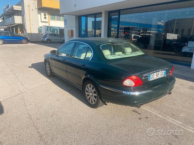 Usata Jaguar X-type Executive 196 CV (144 kW) 2002 Verde Berlina
