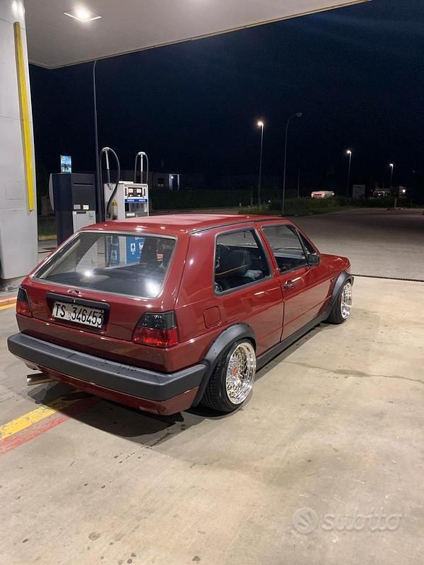 Begagnad VW Golf II 1986 Röd Halvkombi