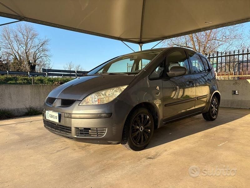 Usata Mitsubishi Colt 75 CV (55 kW) 2005 Grigio Utilitaria