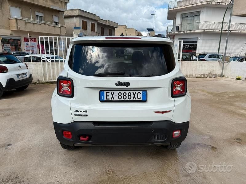 Usata Jeep Renegade Trailhawk 170 CV (125 kW) 2015 Bianco SUV