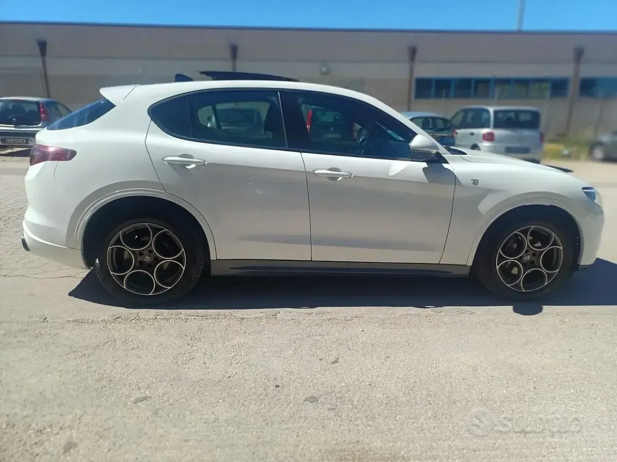 Usata Alfa Romeo Stelvio Ti 209 CV (153 kW) 2022 Bianco SUV