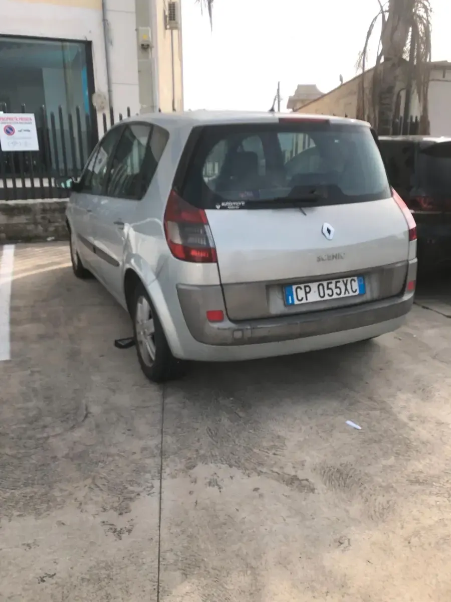 Usata Renault Scenic E-Tech Dynamique 100 CV (73 kW) 2004 Grigio Monovolume