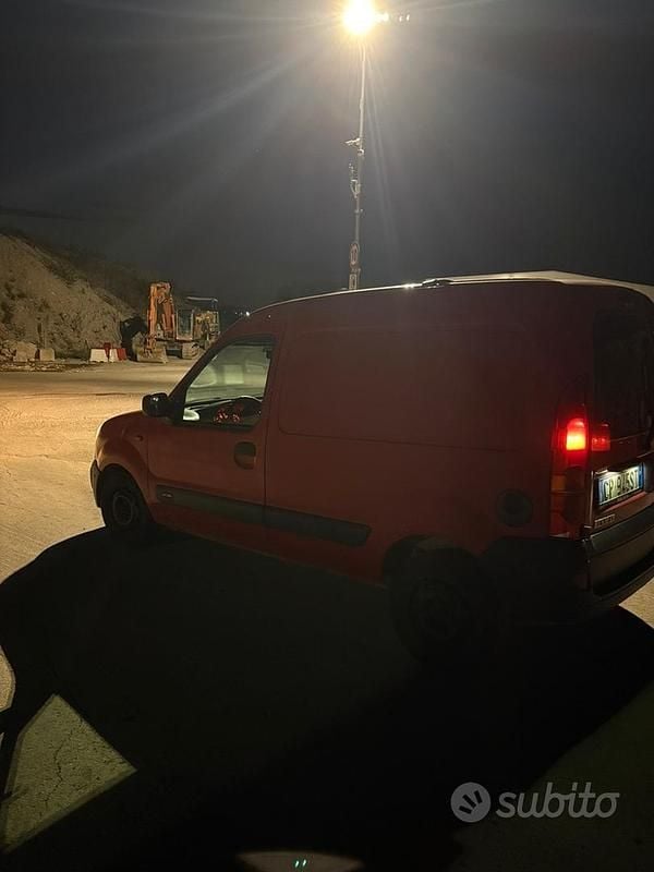 Usata Renault Kangoo 82 CV (60 kW) 2004 Rosso Monovolume