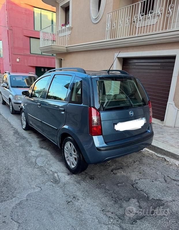 Usata 2005 Fiat Idea Monovolume | 4000 € - Immagine 1/2