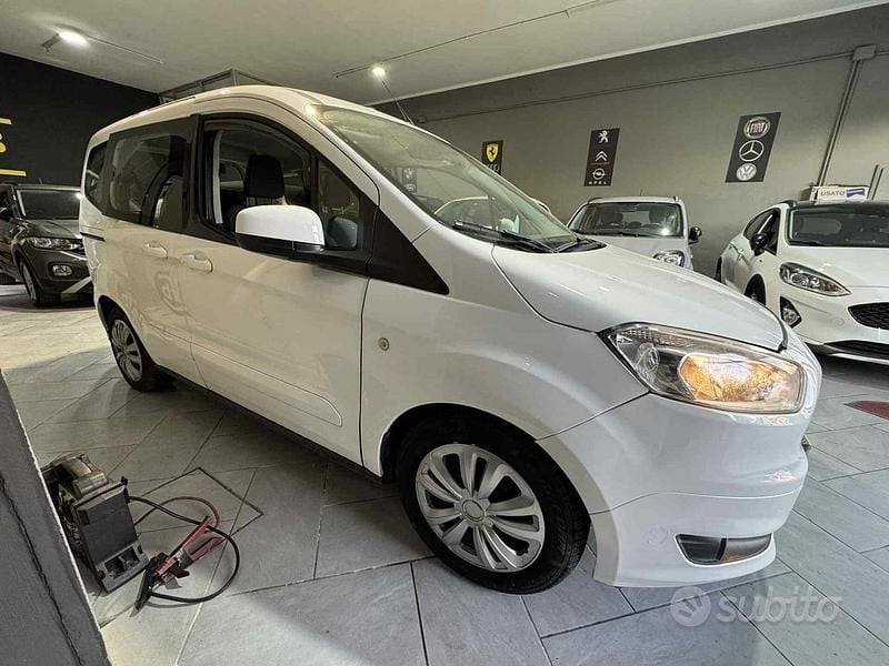 Usata Ford Tourneo Courier 74 CV (54 kW) 2017 Bianco Monovolume