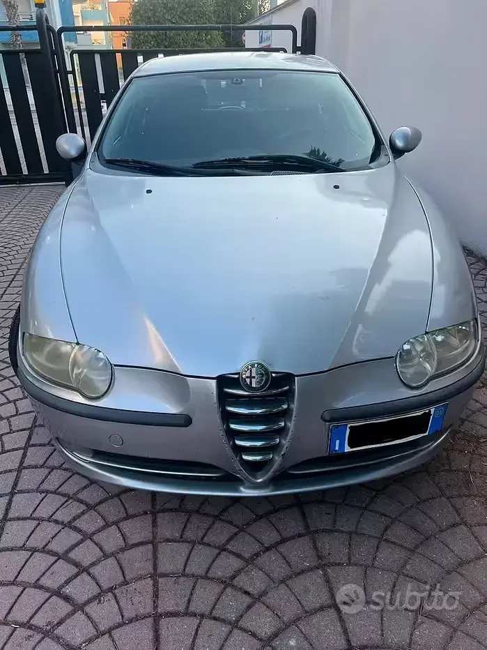 Usata Alfa Romeo 147 105 CV (77 kW) 2002 Grigio Utilitaria