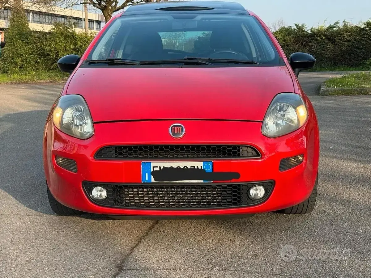 Usata Fiat Punto 135 CV (99 kW) 2012 Rosso Utilitaria