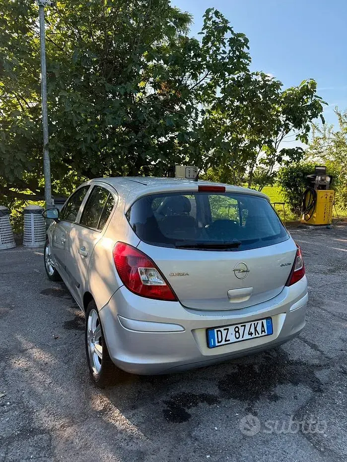 Usata Opel Corsa 75 CV (55 kW) 2009 Grigio Utilitaria