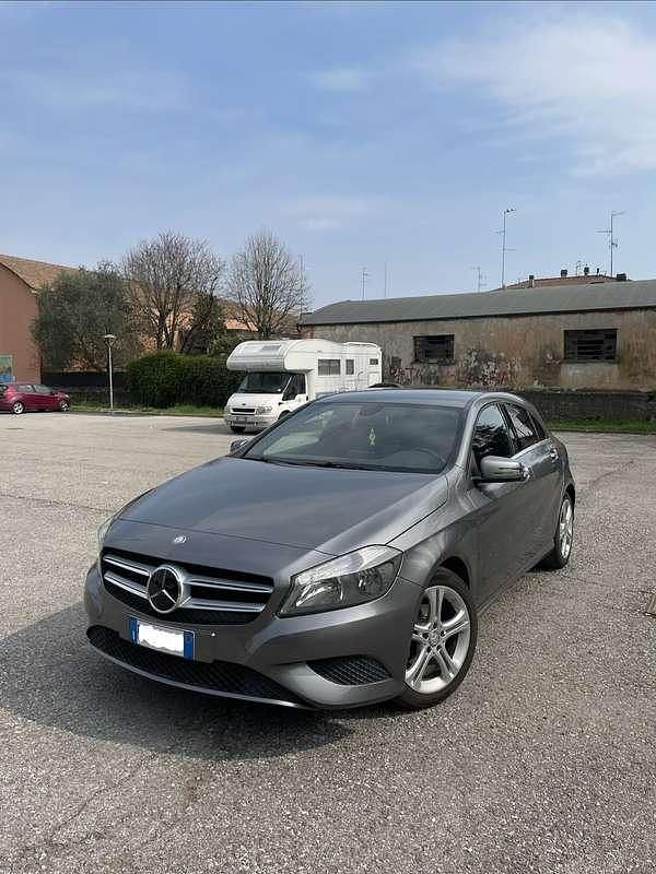 Usata Mercedes A180 109 CV (80 kW) 2015 Berlina