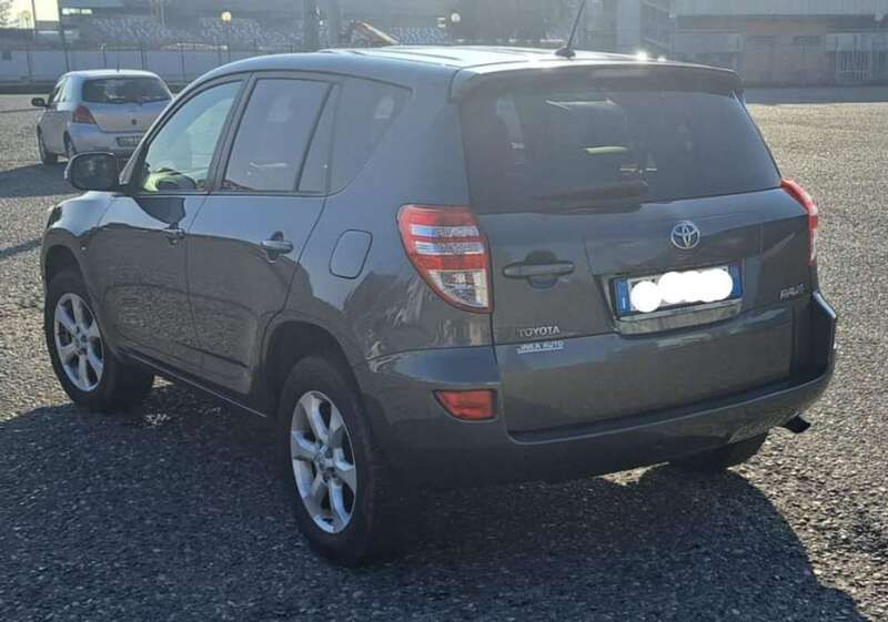 Usata Toyota RAV4 150 CV (110 kW) 2011 Grigio SUV