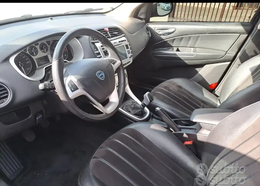Usata Lancia Delta 165 CV (121 kW) 2009 Nero Utilitaria