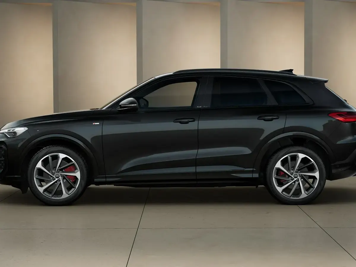 Nuova Audi Q5 S-Line 204 CV (150 kW) 2026 Nero mito metallizzato SUV